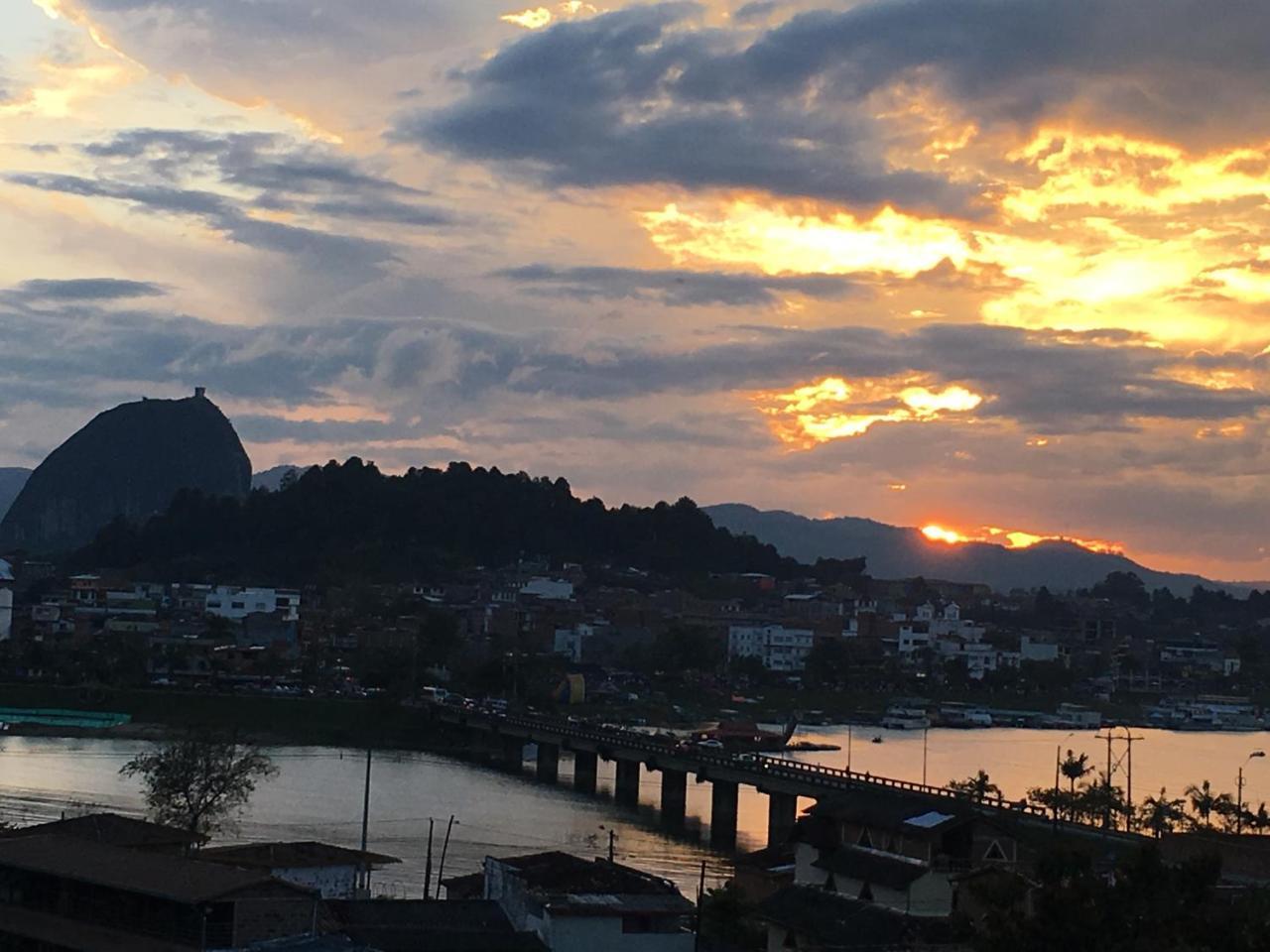 La Casa De Piedra Villa Guatapé Екстериор снимка